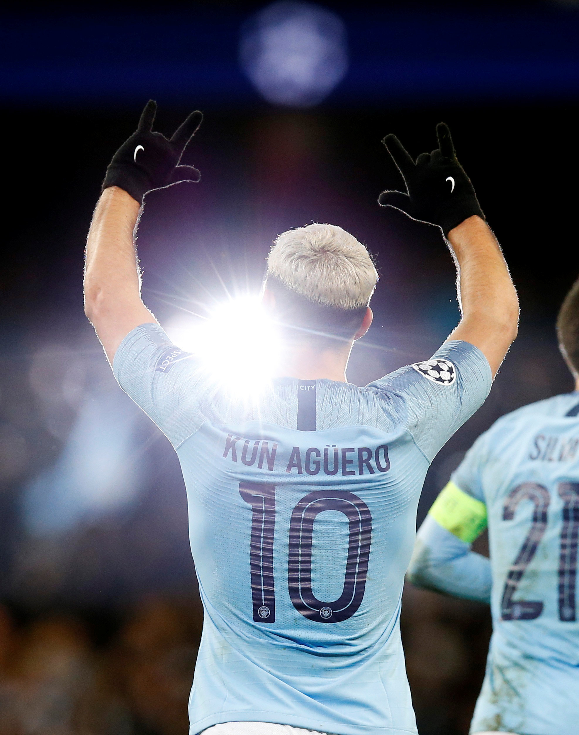 关于沙尔克主场水货，遗憾无缘欧冠半决赛，球迷痛心的信息