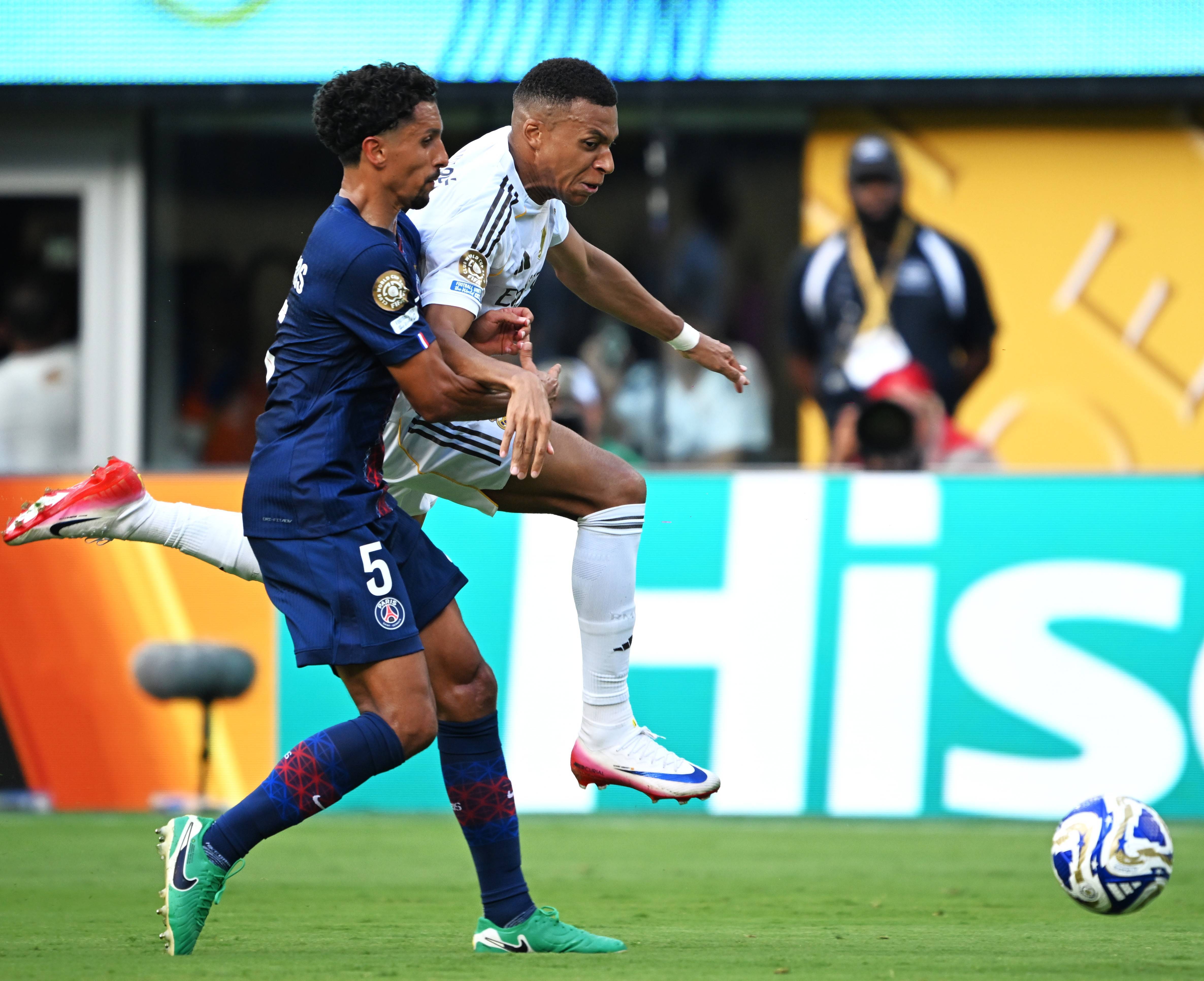 包含巴黎圣日耳曼再次势不可挡，客场大胜稳居榜首的词条